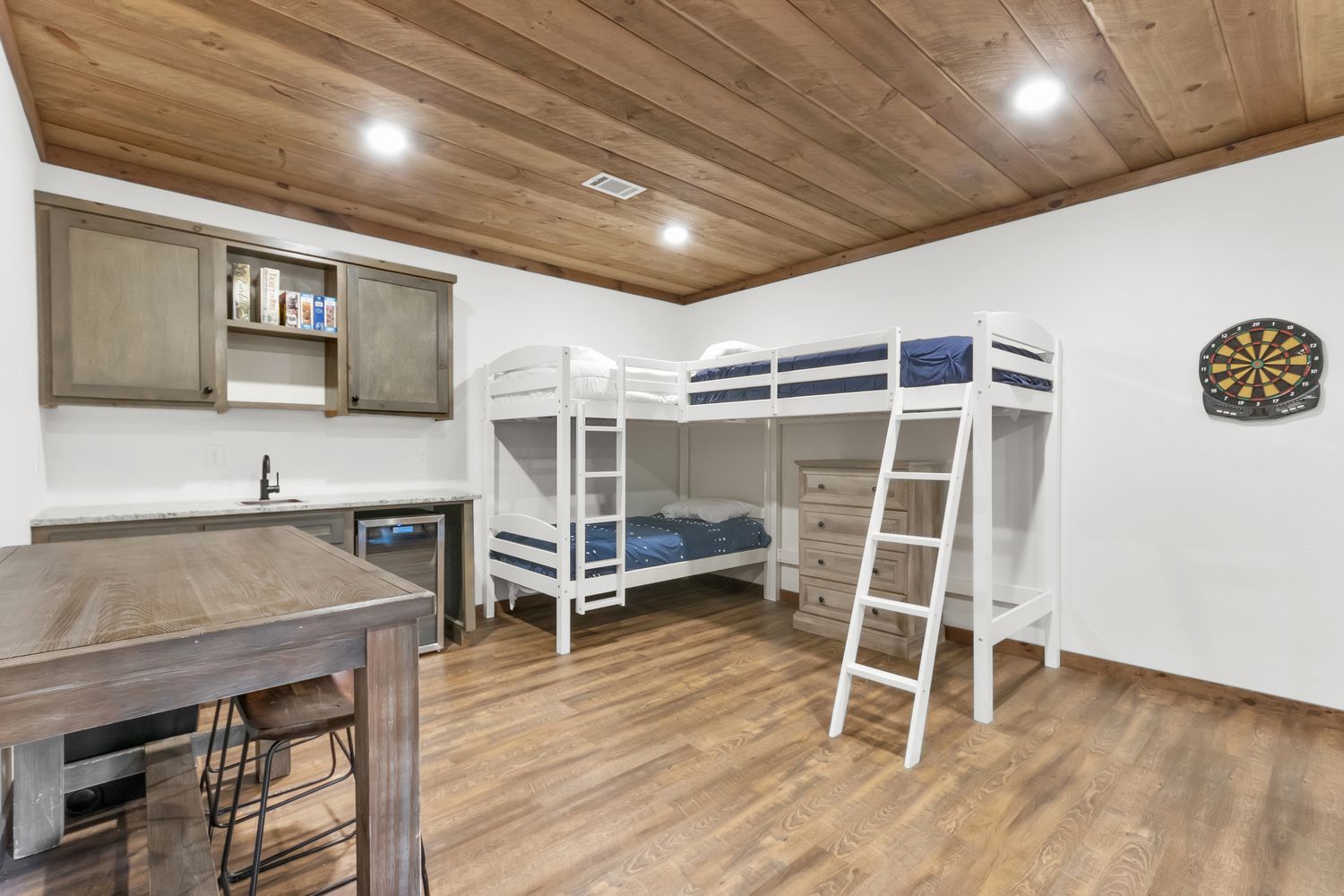 Bunk nook, games & darts