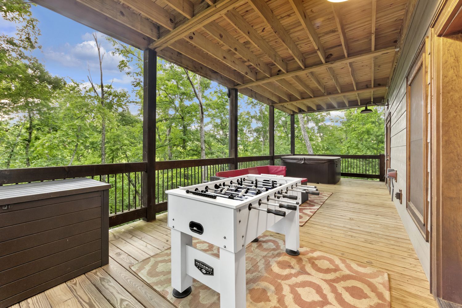 Foosball & lounge in the trees