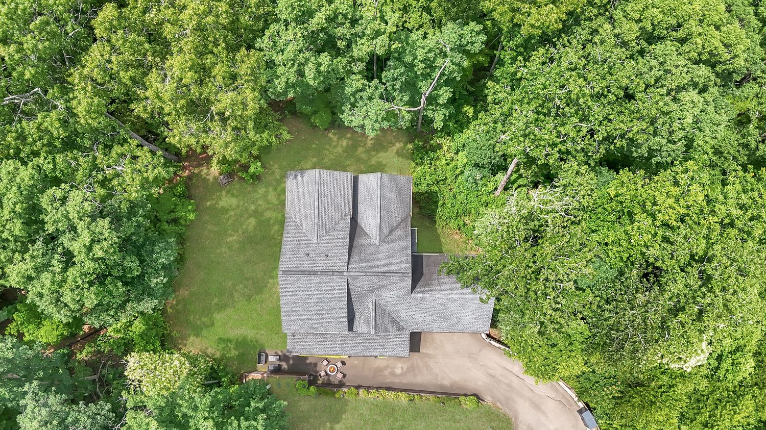 Private, wooded & level yard